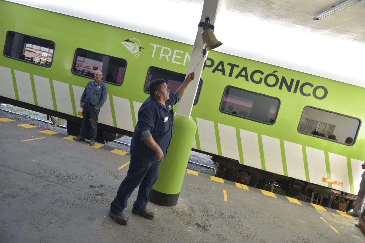 El icónico Tren Patagónico vuelve a unir el mar con la cordillera ...