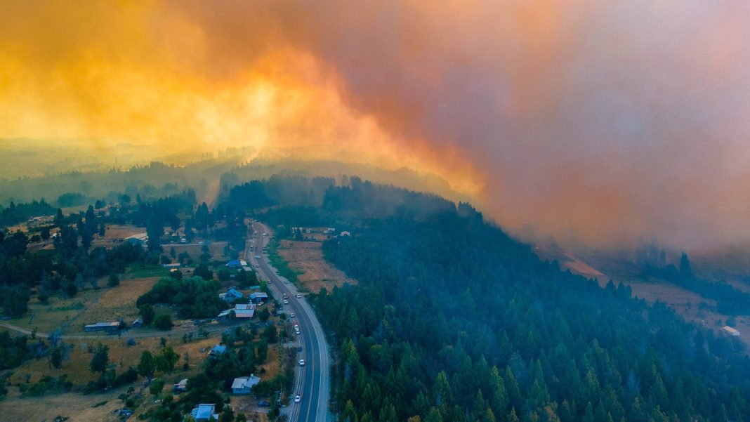 Gobernadores patagónicos se unen para combatir los incendios forestales Gobernadores patagónicos se unen para combatir los incendios forestales