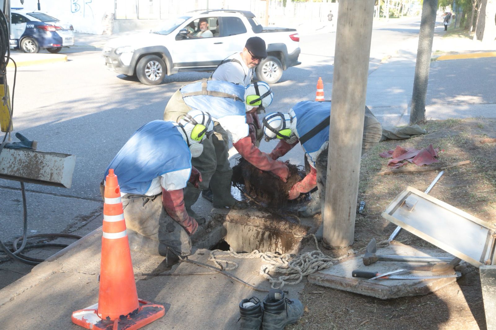 El municipio realiza trabajos de limpieza subterránea para desobturar ...