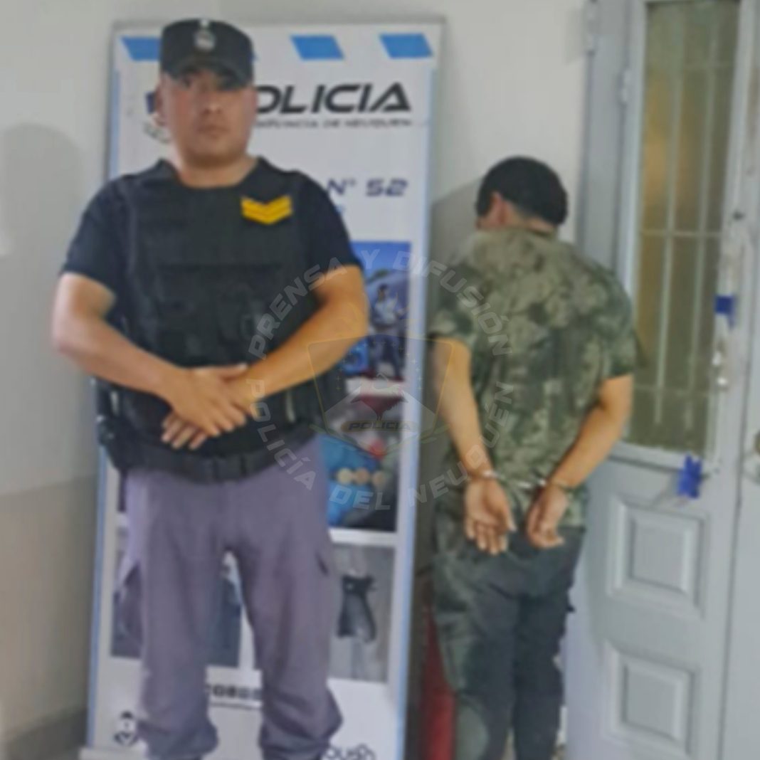 En Centenario, un hombre fue detenido tras intentar apuñalar a un policía En Centenario, un hombre fue detenido tras intentar apuñalar a un policía