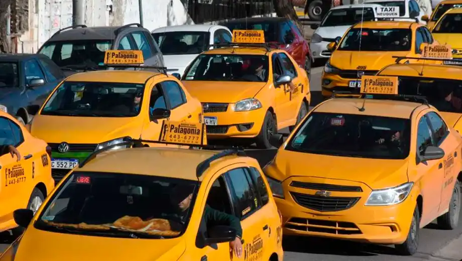 Sancionarán a los taxistas que no presten el servicio debidamente Sancionarán a los taxistas que no presten el servicio debidamente