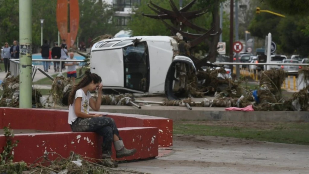 El presidente Milei decretó tres días de duelo por las víctimas del temporal en Bahía Blanca El presidente Milei decretó tres días de duelo por las víctimas del temporal en Bahía Blanca