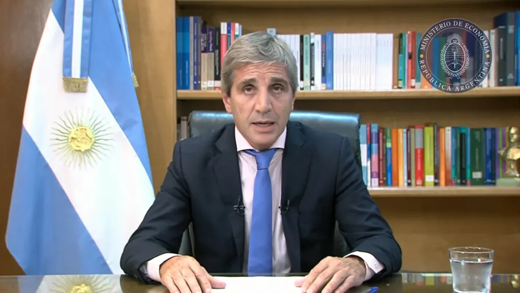 El ministro Luis Caputo confirmó bonos de $70.000 y $50.000 para jubilados El ministro Luis Caputo confirmó bonos de $70.000 y $50.000 para jubilados