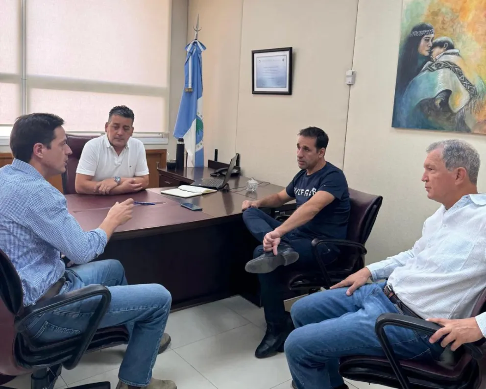 Diputados se reúnen con Fundación Tierras Patagónicas para debatir el manejo del fuego Diputados se reúnen con Fundación Tierras Patagónicas para debatir el manejo del fuego