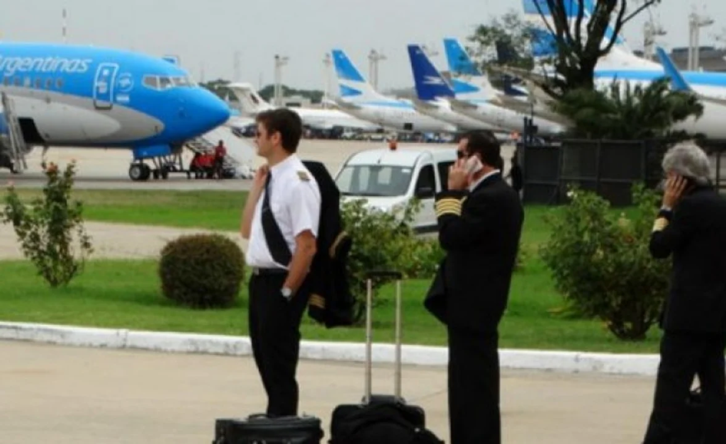 Pilotos advierten sobre cambios dispuestos por la ANAC para los vuelos Pilotos advierten sobre cambios dispuestos por la ANAC para los vuelos