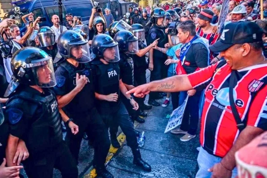 El Gobierno advirtió que aplicará “medidas estrictas” de seguridad en la marcha de jubilados El Gobierno advirtió que aplicará “medidas estrictas” de seguridad en la marcha de jubilados