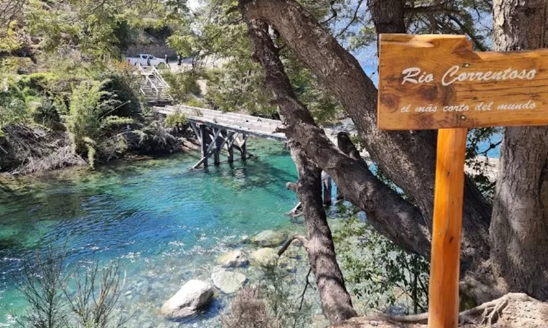 Tragedia en Villa La Angostura: un joven murió tras ser arrastrado por la corriente del río Correntoso Tragedia en Villa La Angostura: un joven murió tras ser arrastrado por la corriente del río Correntoso