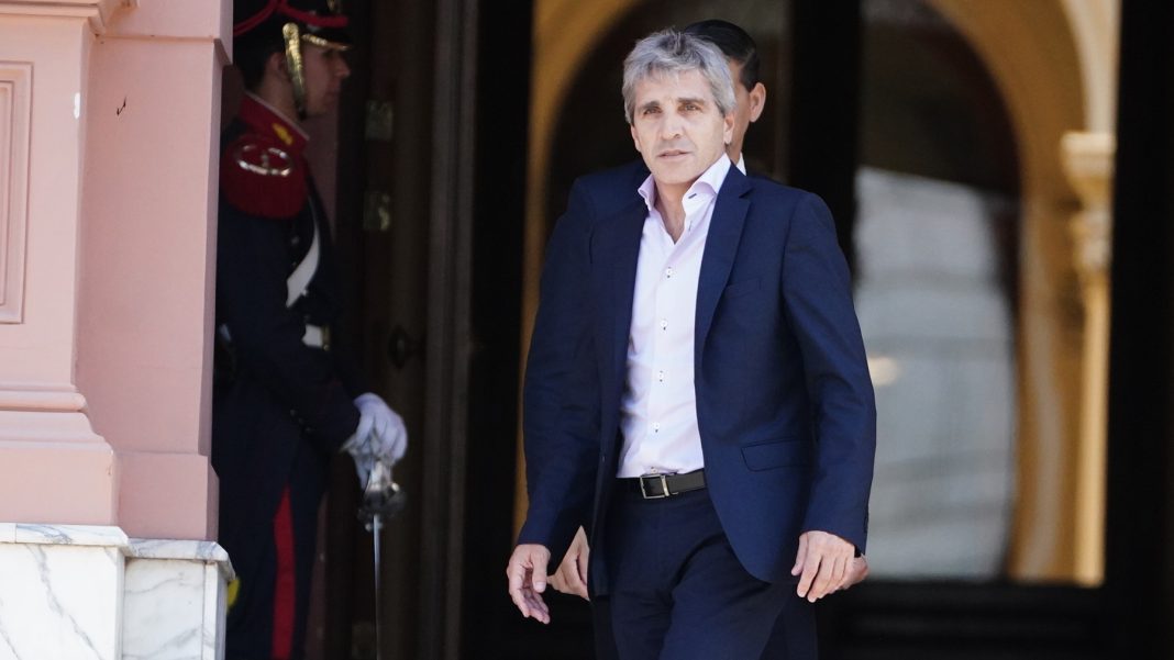 Tensión entre Economía y automotrices por aumentos: Caputo lanza advertencia pública Tensión entre Economía y automotrices por aumentos: Caputo lanza advertencia pública