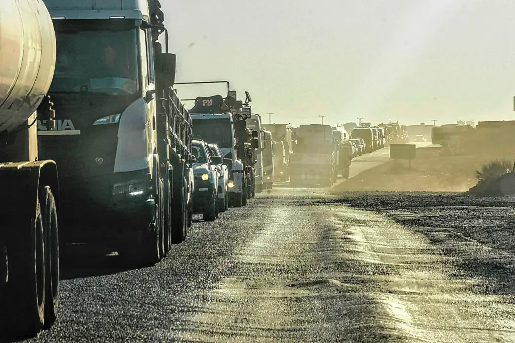 Vaca Muerta al límite: El colapso de las rutas que amenaza la industria petrolera Vaca Muerta al límite: El colapso de las rutas que amenaza la industria petrolera