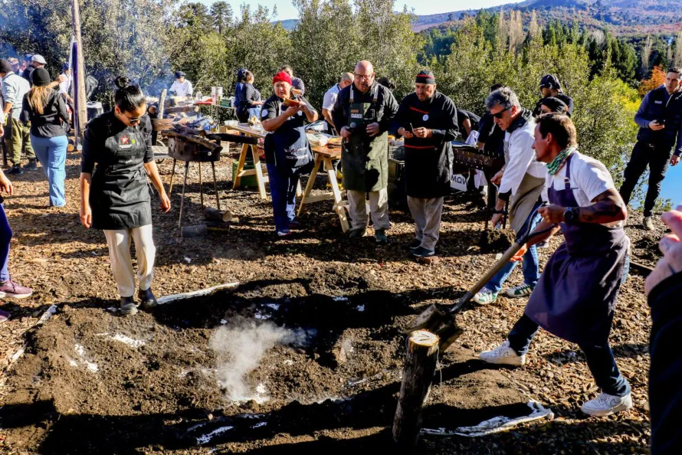 Villa Pehuenia volvió a ser el gran escenario de la cocina patagónica Villa Pehuenia volvió a ser el gran escenario de la cocina patagónica