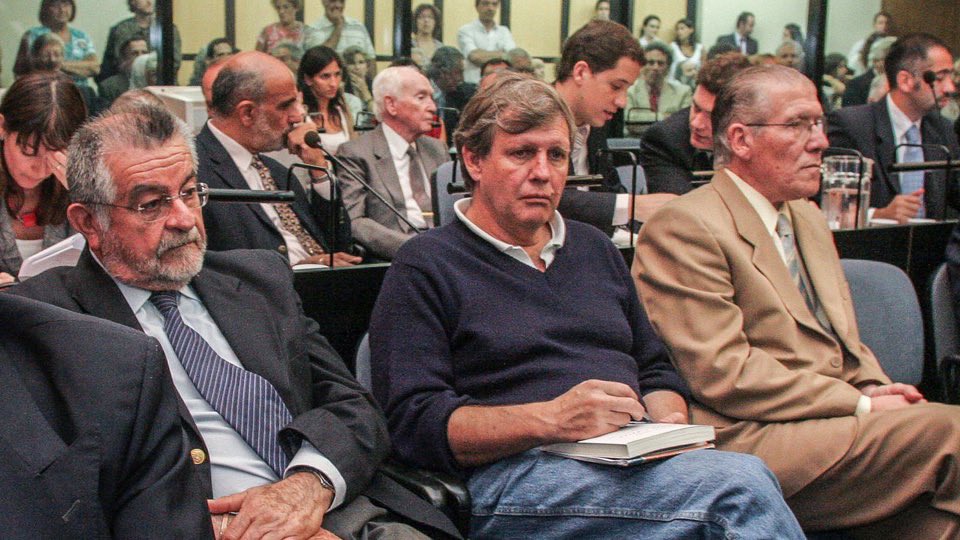 Traslado polémico: 19 represores condenados fueron llevados a la cárcel de Campo de Mayo Traslado polémico: 19 represores condenados fueron llevados a la cárcel de Campo de Mayo