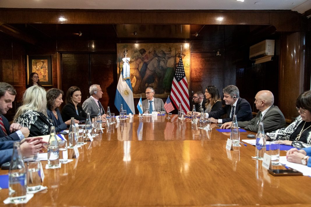 El Gobierno confirmó la salida de Argentina de la OMS y anunció una reforma del sistema sanitario El Gobierno confirmó la salida de Argentina de la OMS y anunció una reforma del sistema sanitario