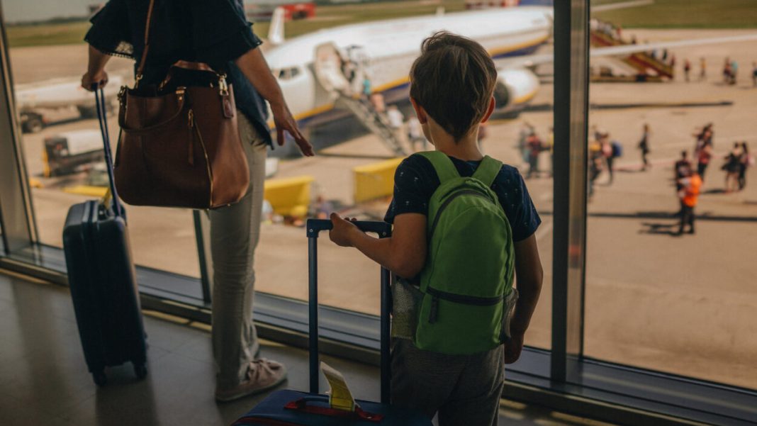 Viajes al exterior: simplifican la autorización para que menores salgan del país Viajes al exterior: simplifican la autorización para que menores salgan del país