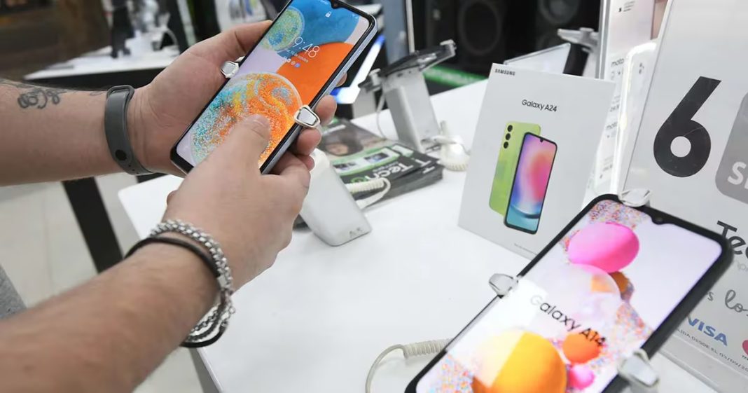 El Gobierno elimina aranceles a celulares y baja impuestos a productos electrónicos El Gobierno elimina aranceles a celulares y baja impuestos a productos electrónicos