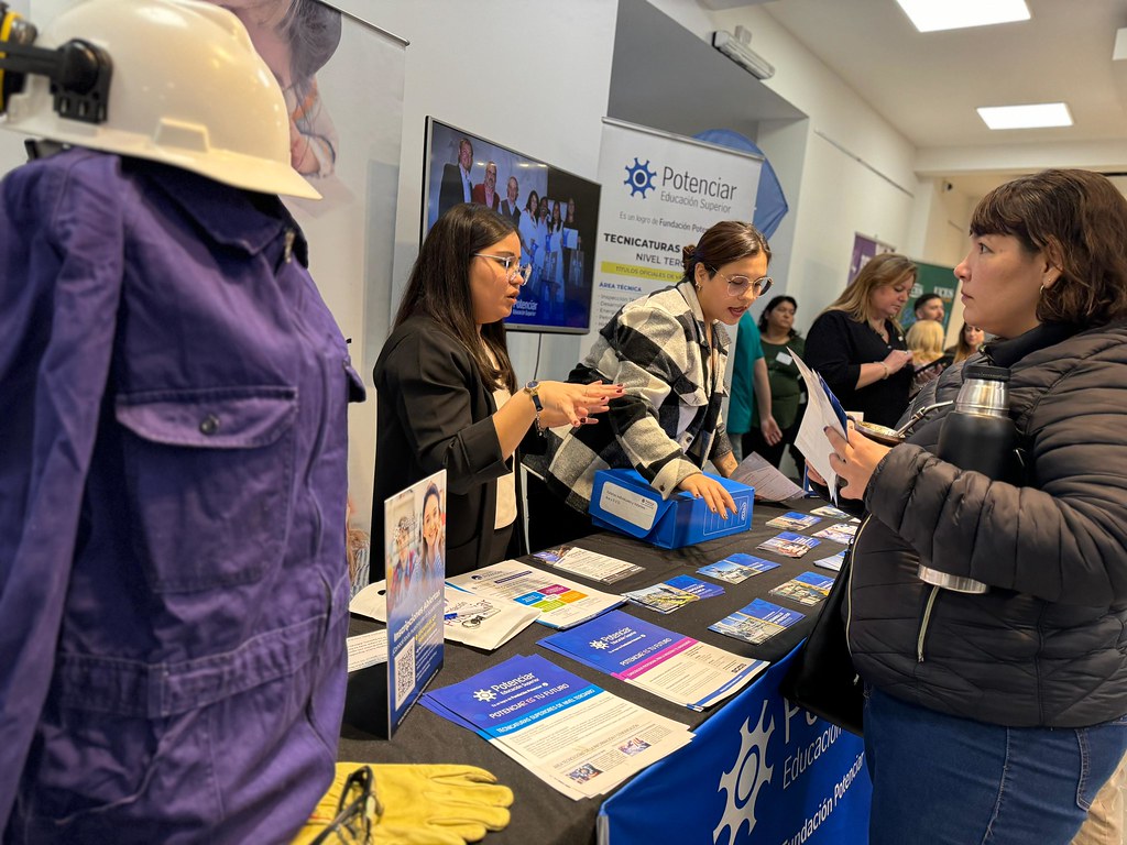 ¡Vuelve la Expo Vocacional a Cipolletti! Bajo el lema “Conocer para Elegir” ¡Vuelve la Expo Vocacional a Cipolletti! Bajo el lema “Conocer para Elegir”