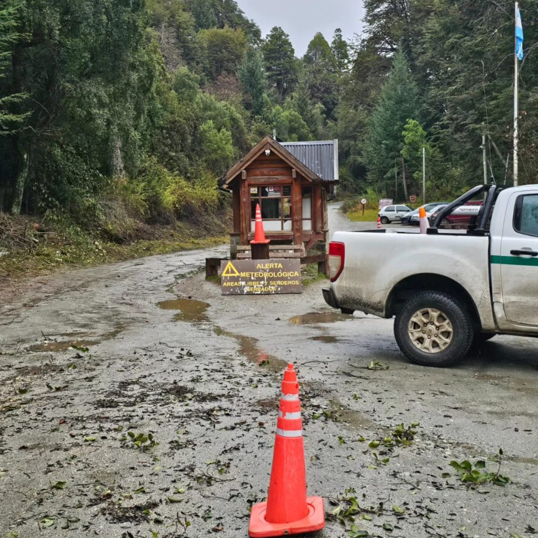 Cierre de Senderos en la zona centro y sur del Parque Nacional Nahuel Huapi Cierre de Senderos en la zona centro y sur del Parque Nacional Nahuel Huapi