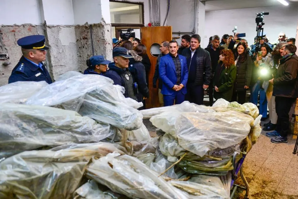 Neuquén realizó la primera quema de droga incautada bajo la Ley 3488 Neuquén realizó la primera quema de droga incautada bajo la Ley 3488