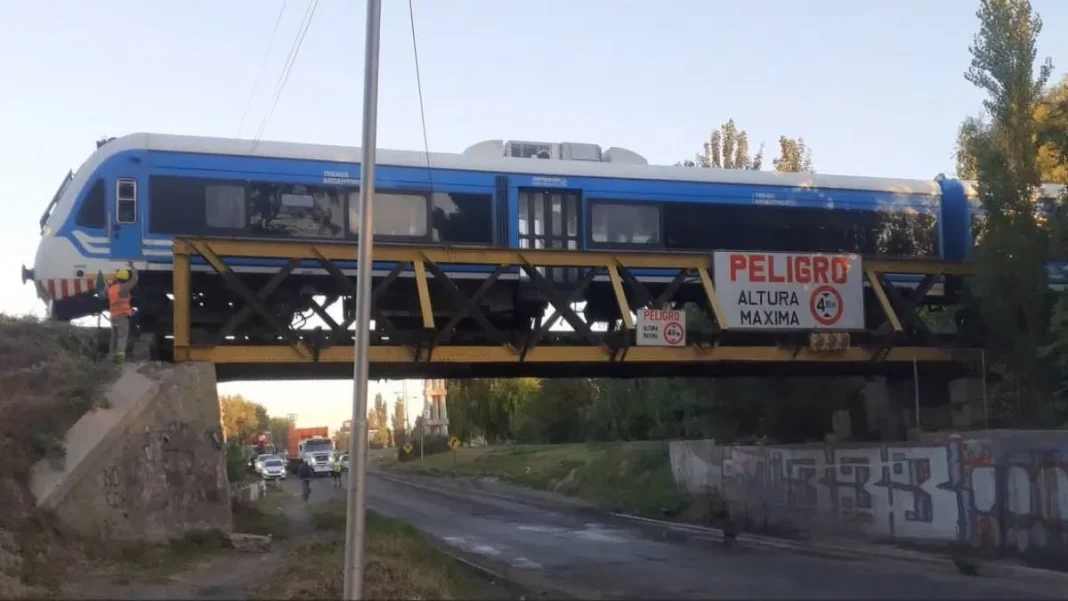 Cipolletti busca evitar nuevos choques contra el puente ferroviario Cipolletti busca evitar nuevos choques contra el puente ferroviario