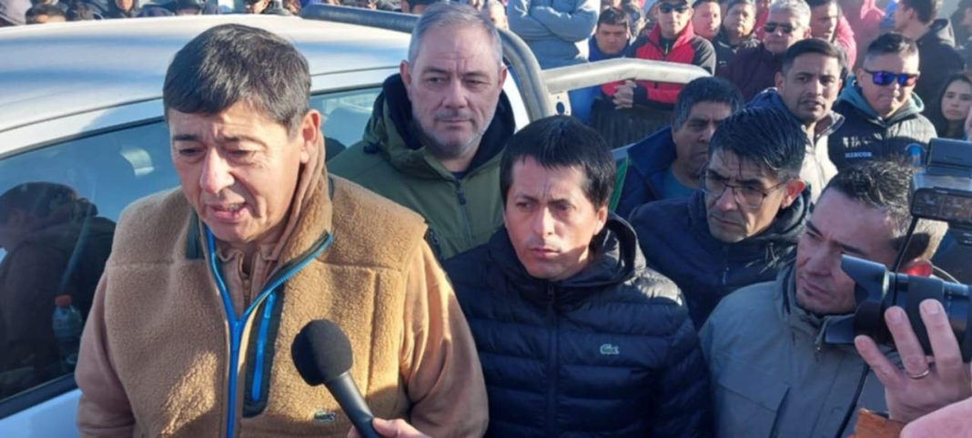 Acuerdo gremial frena despidos en el área Medanito y garantiza salarios por seis meses Acuerdo gremial frena despidos en el área Medanito y garantiza salarios por seis meses