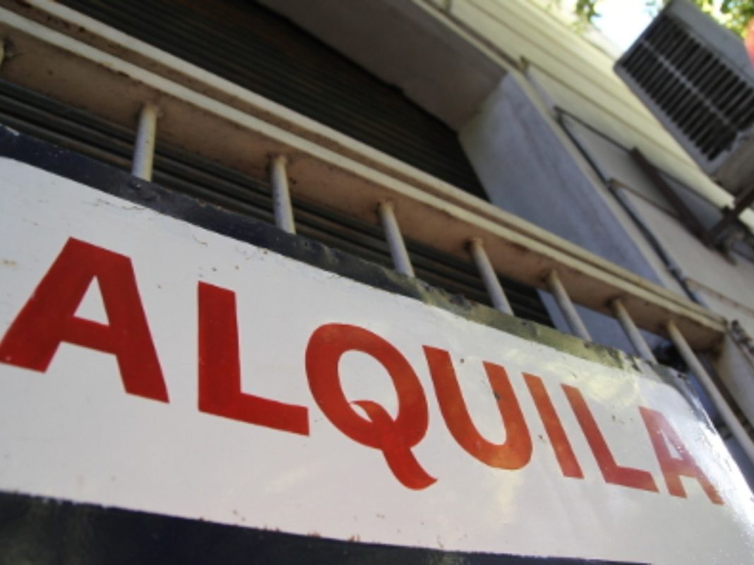 El alquiler consume casi la mitad del ingreso en la mayoría de los hogares El alquiler consume casi la mitad del ingreso en la mayoría de los hogares