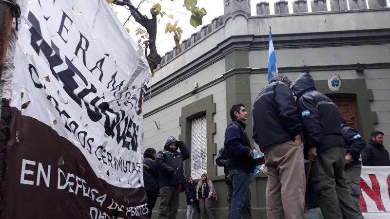 Trabajadores ceramistas retoman protestas en busca de diálogo con el Gobierno Trabajadores ceramistas retoman protestas en busca de diálogo con el Gobierno