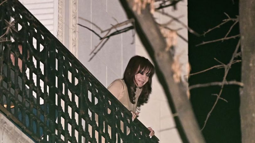 Arresto domiciliario y tobillera electrónica: el cumplimiento de la pena de Cristina Kirchner Arresto domiciliario y tobillera electrónica: el cumplimiento de la pena de Cristina Kirchner