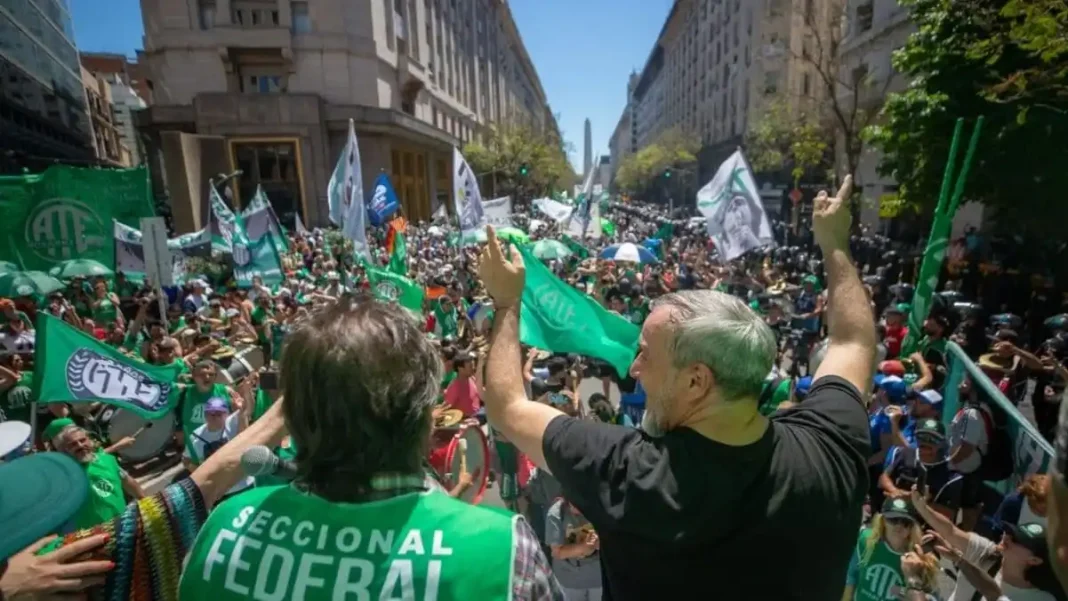 El Gobierno descontará el día a los empleados públicos que hagan paro para marchar por CFK El Gobierno descontará el día a los empleados públicos que hagan paro para marchar por CFK