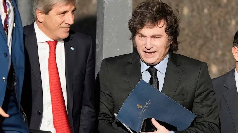 El Gobierno avanza con la fusión de los entes reguladores de luz y gas (ENRE y ENARGAS) El Gobierno avanza con la fusión de los entes reguladores de luz y gas (ENRE y ENARGAS)