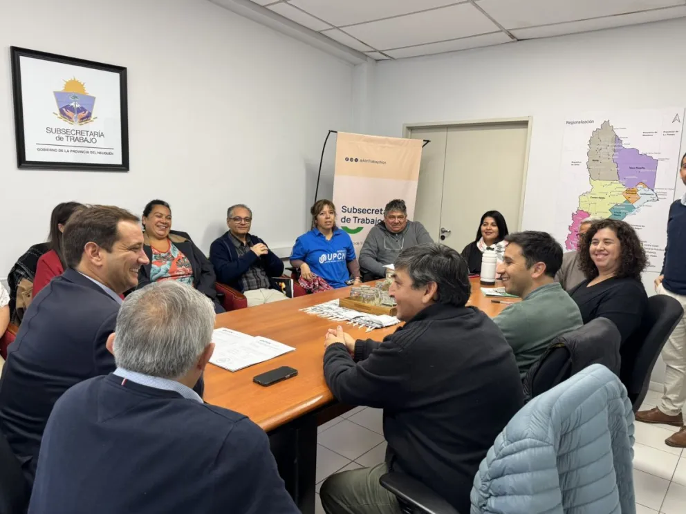El Gobierno provincial abrió la mesa paritaria con gremios estatales El Gobierno provincial abrió la mesa paritaria con gremios estatales