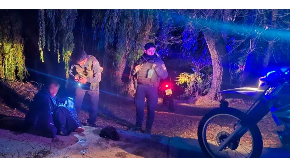 El frío y la corriente del Limay complicaron el regreso de un pescador El frío y la corriente del Limay complicaron el regreso de un pescador