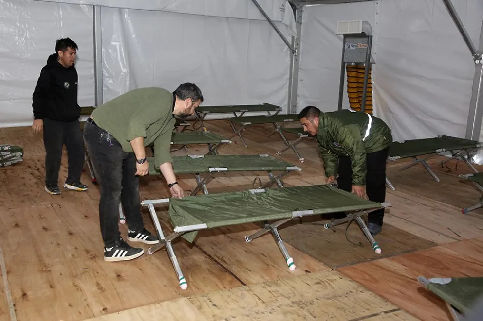 Refugio nocturno para personas sin techo durante el invierno Refugio nocturno para personas sin techo durante el invierno