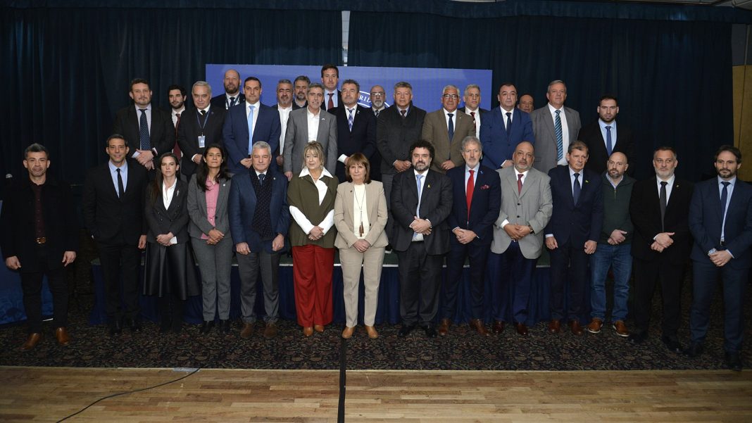 Bullrich presentó su estrategia integral de seguridad ante todas las provincias Bullrich presentó su estrategia integral de seguridad ante todas las provincias