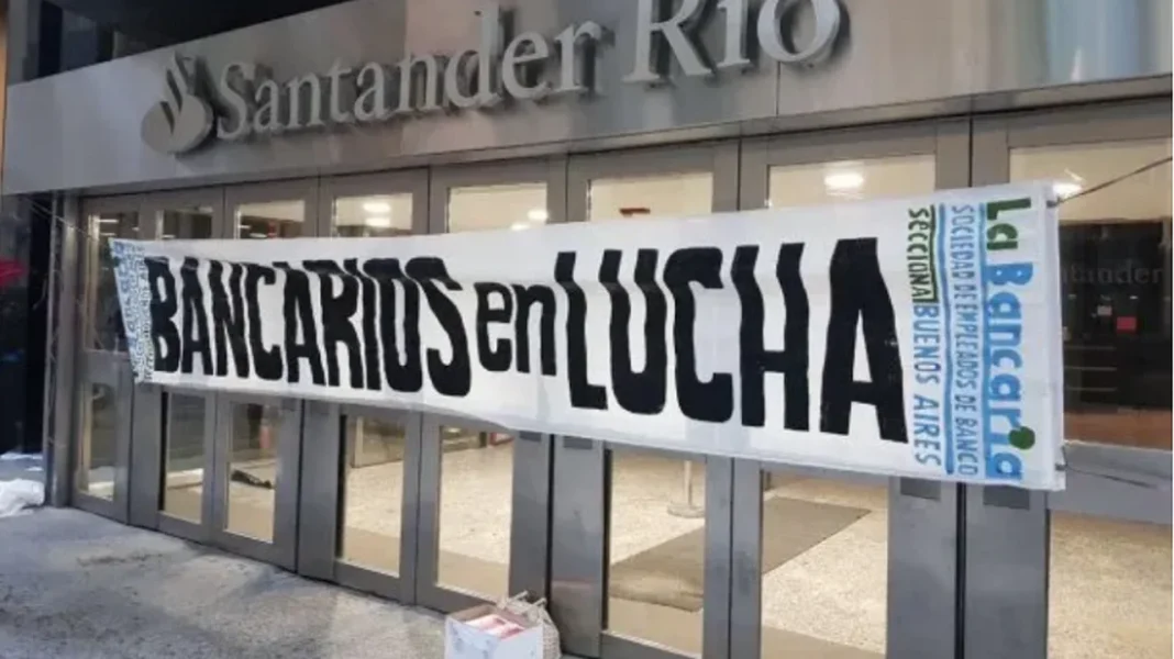 La Bancaria profundiza el conflicto con el Santander: habrá protestas en todo el país La Bancaria profundiza el conflicto con el Santander: habrá protestas en todo el país