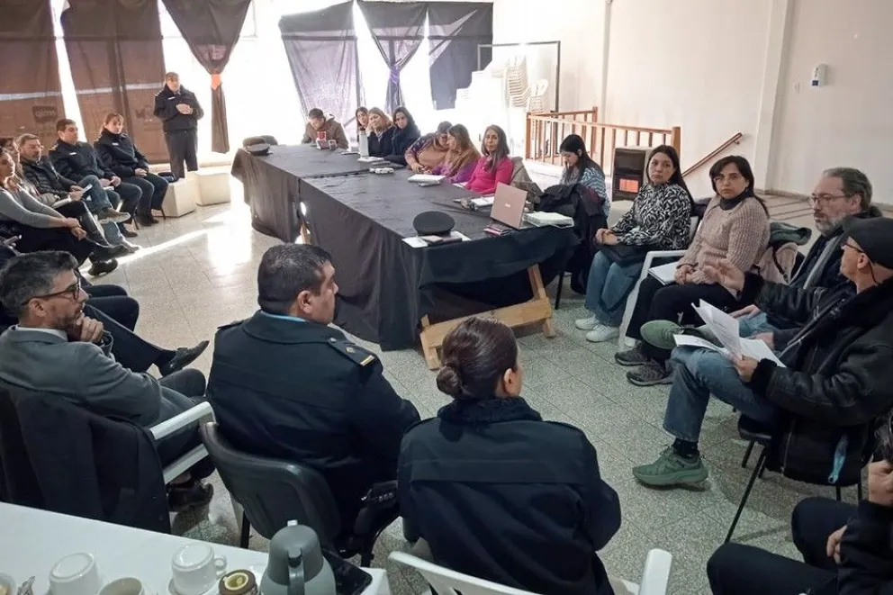 Plottier profundiza el trabajo en escuelas secundarias Plottier profundiza el trabajo en escuelas secundarias