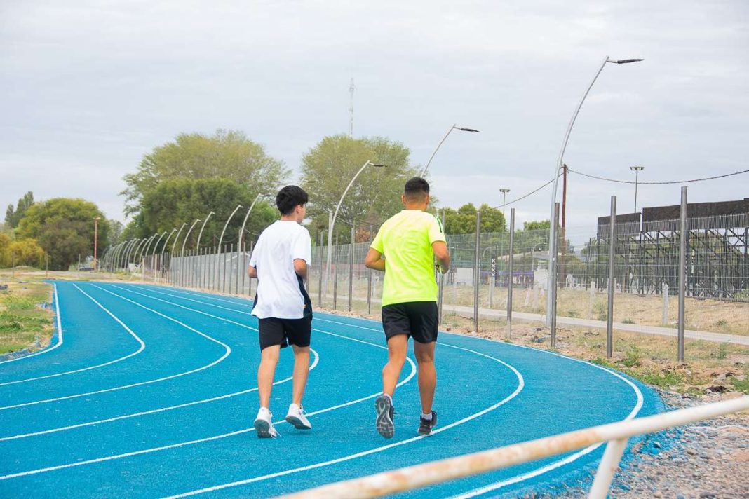 Agresión a docentes en la pista de atletismo de Plottier