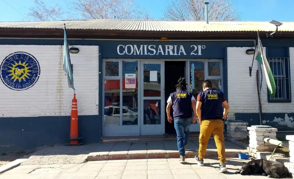 Allanamientos en tribunales y una comisaría de Gral. Roca: dos policías detenidos Allanamientos en tribunales y una comisaría de Gral. Roca: dos policías detenidos