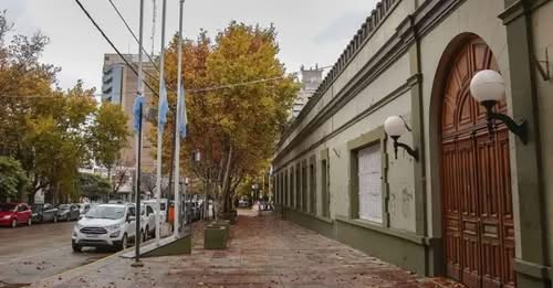 Neuquén decretó dos días de duelo por la muerte de dos trabajadores provinciales Neuquén decretó dos días de duelo por la muerte de dos trabajadores provinciales