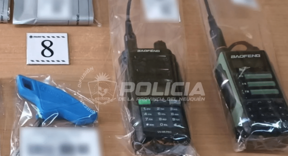 Robo de 2.100 dólares: dos demorados en Plottier tras un allanamiento Robo de 2.100 dólares: dos demorados en Plottier tras un allanamiento