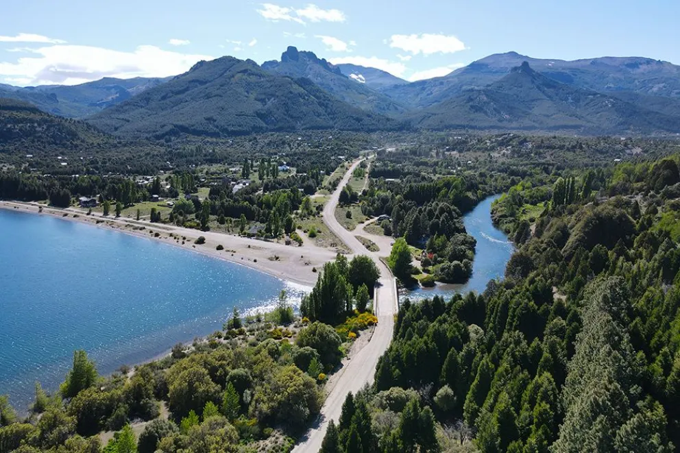 Pavimentan la Ruta 63: el nuevo acceso hacia Meliquina Pavimentan la Ruta 63: el nuevo acceso hacia Meliquina