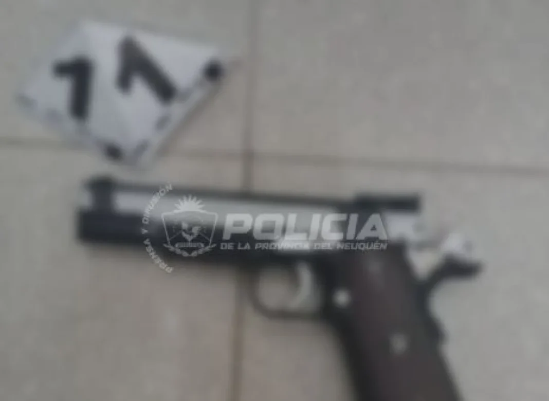 Policía interviene ante presunta arma de fuego en escuela de Centenario Policía interviene ante presunta arma de fuego en escuela de Centenario