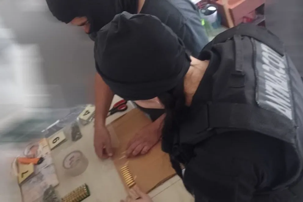 Allanamientos y secuestros de drogas en Neuquén, Cutral Co y San Martín Allanamientos y secuestros de drogas en Neuquén, Cutral Co y San Martín