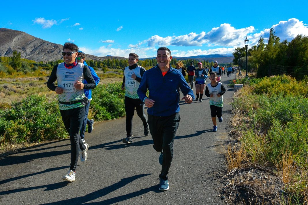Aluminé se prepara para la carrera “Evolucionando” el 15 de noviembre Aluminé se prepara para la carrera “Evolucionando” el 15 de noviembre