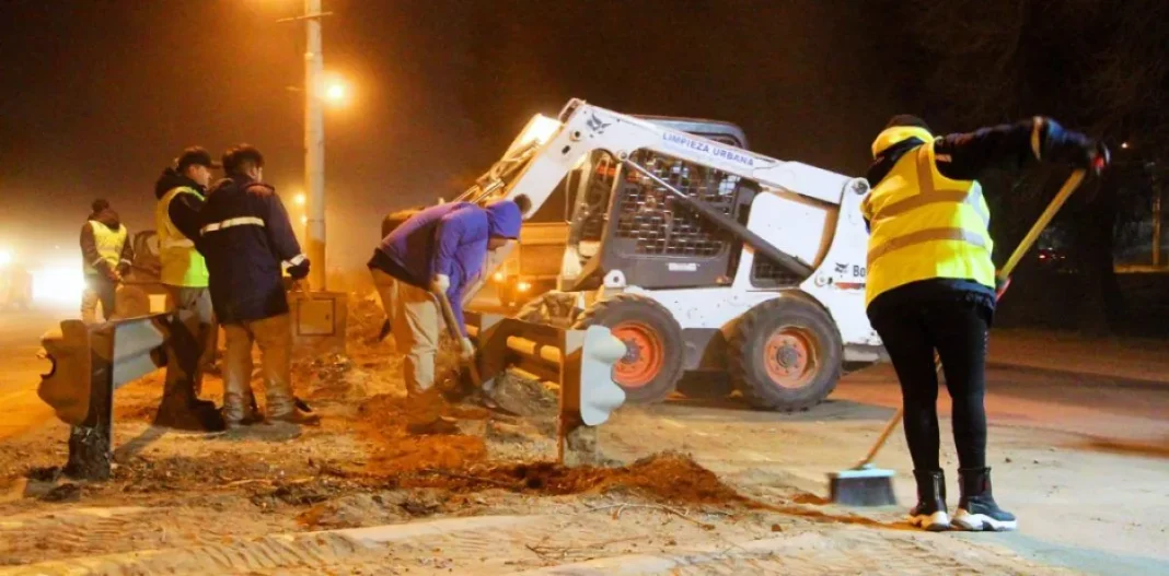 Retoman el operativo nocturno de limpieza en la Avenida Mosconi Retoman el operativo nocturno de limpieza en la Avenida Mosconi