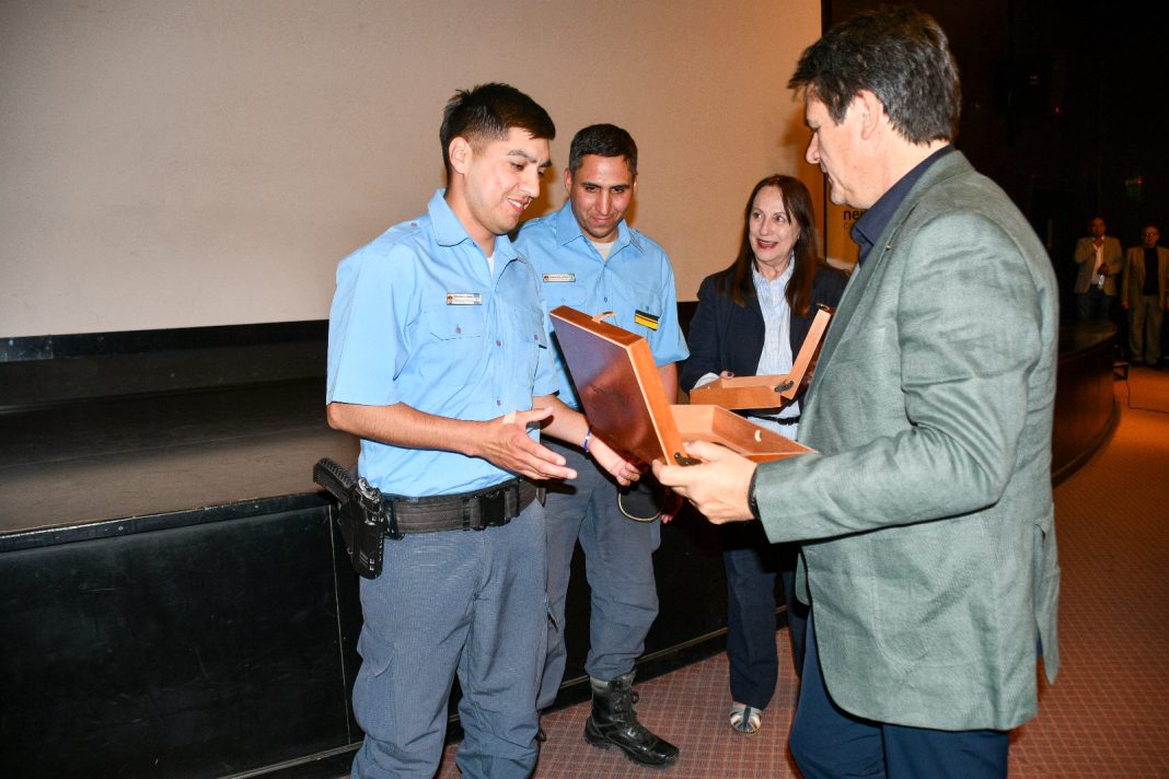 Entregaron la Llave de la Ciudad a policías que salvaron vidas Entregaron la Llave de la Ciudad a policías que salvaron vidas