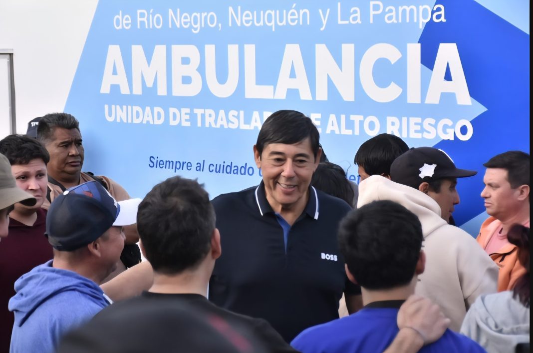 Petroleros Privados entregó una ambulancia UTIM al Sanatorio Plaza Huincul Petroleros Privados entregó una ambulancia UTIM al Sanatorio Plaza Huincul
