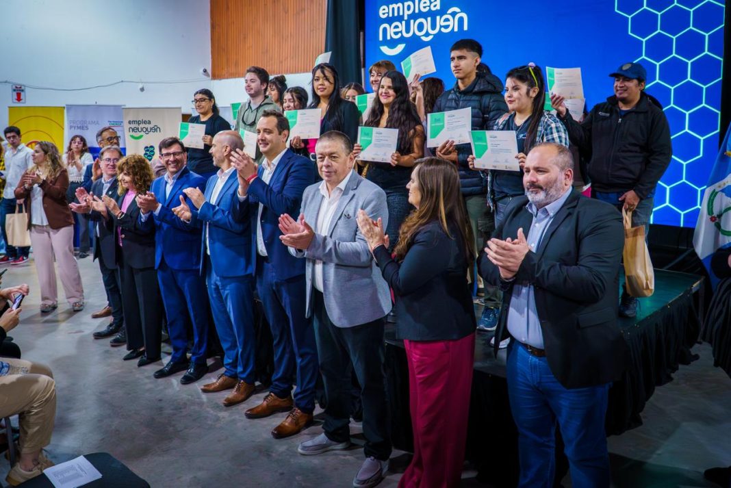 PAE entregó más de 400 certificados de formación laboral PAE entregó más de 400 certificados de formación laboral