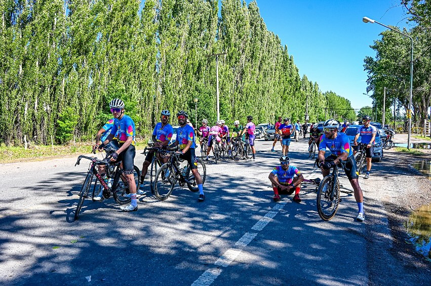 Múltiples accidentes obligaron a frenar la Vuelta al Valle Múltiples accidentes obligaron a frenar la Vuelta al Valle
