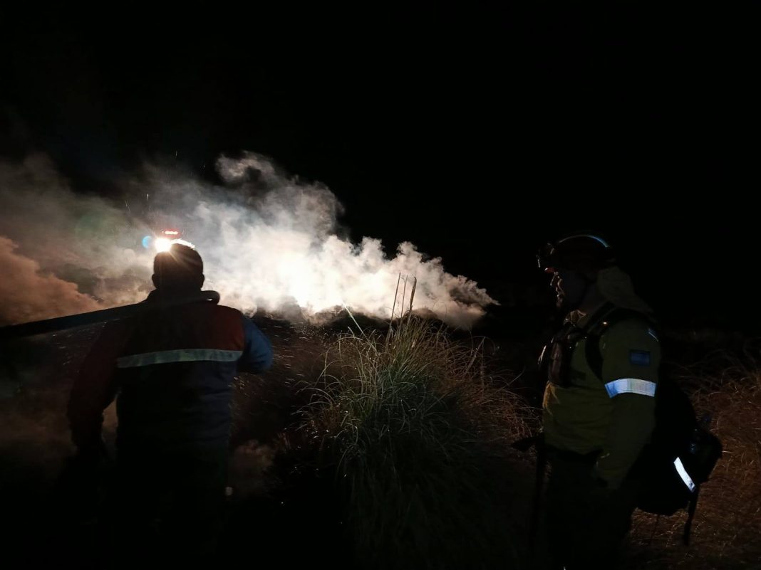 Cinco horas de trabajo para frenar incendio rural Cinco horas de trabajo para frenar incendio rural
