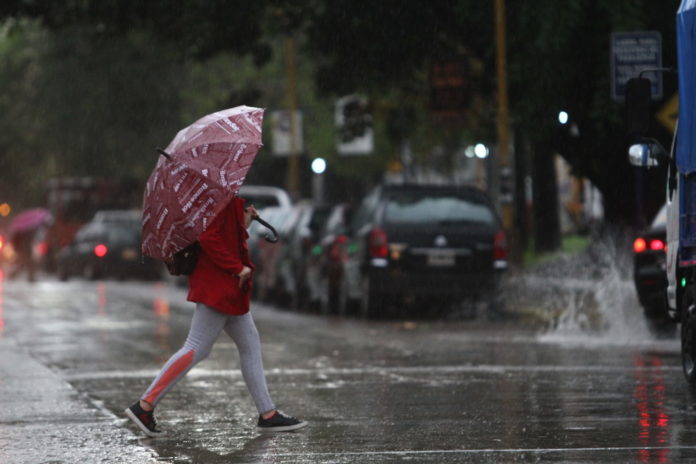 Tormentas y fuertes ráfagas afectarán varias zonas de Neuquén Tormentas y fuertes ráfagas afectarán varias zonas de Neuquén