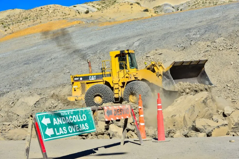 Ruta 43: últimos trabajos en el Cerro de la Virgen Ruta 43: últimos trabajos en el Cerro de la Virgen